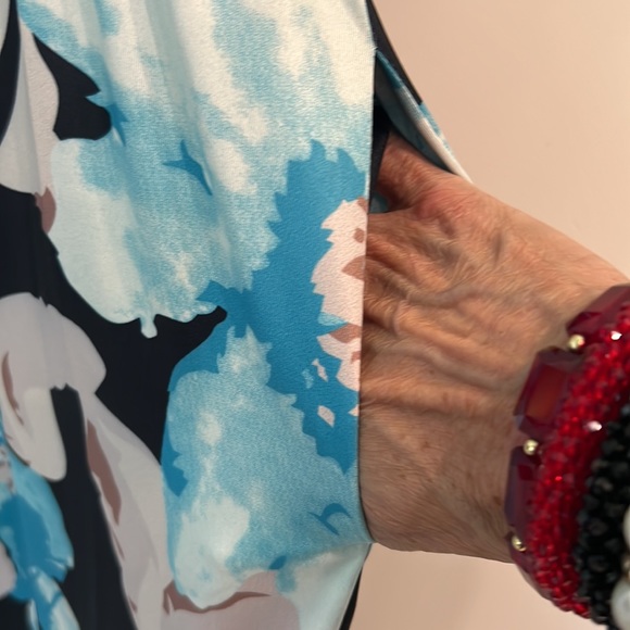 Beautiful floor length floral dress - Picture 9 of 11